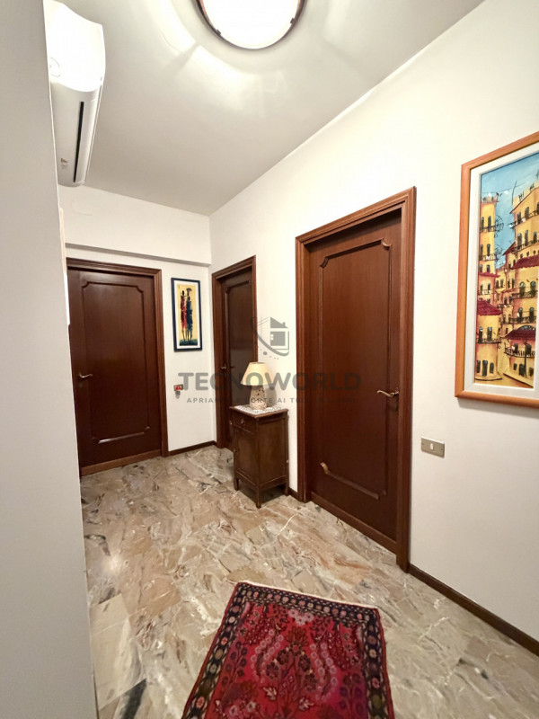 Scopri un'opportunità imperdibile in centro a Thiene!  Appartamento signorile, situato nel centro...