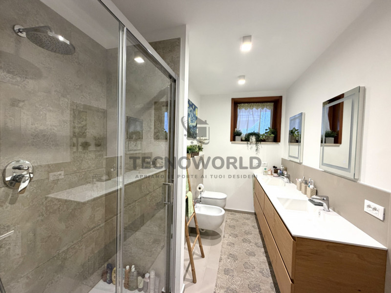 Scopri un'opportunità imperdibile in centro a Thiene!  Appartamento signorile, situato nel centro...