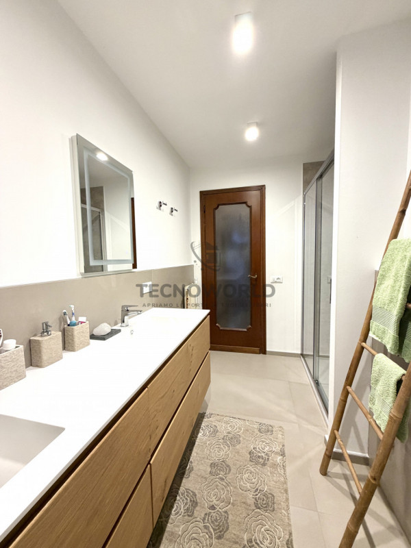 Scopri un'opportunità imperdibile in centro a Thiene!  Appartamento signorile, situato nel centro...