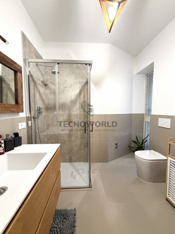 Scopri un'opportunità imperdibile in centro a Thiene!  Appartamento signorile, situato nel centro...