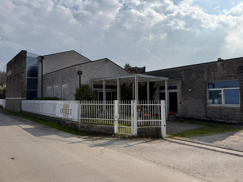 Situato tra le zone di Treponti e Villa di Teolo, ai piedi dei Colli Euganei ed in adiacenza alla...