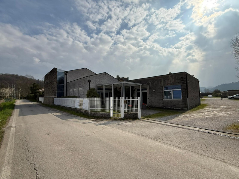 Situato tra le zone di Treponti e Villa di Teolo, ai piedi dei Colli Euganei ed in adiacenza alla...