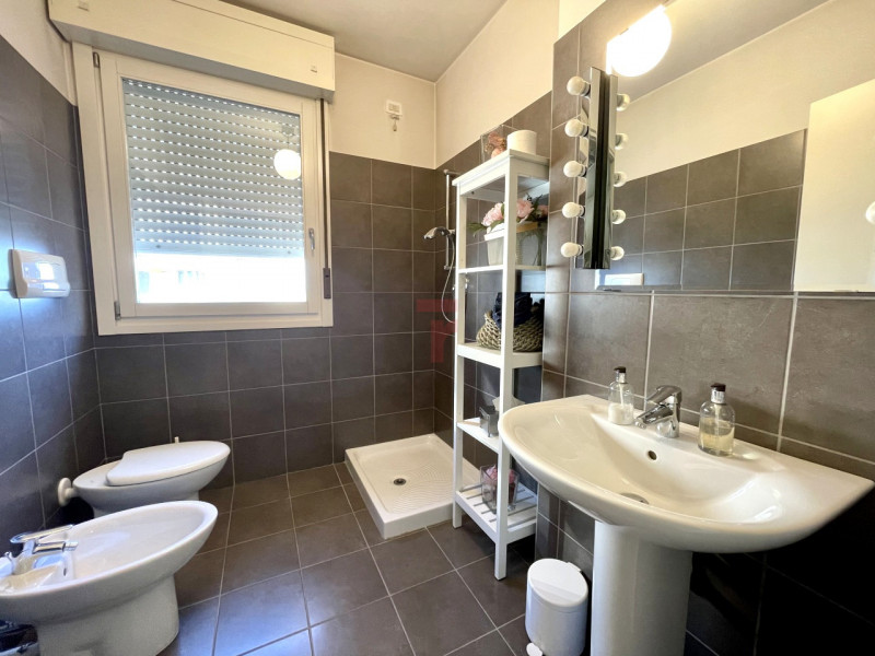 Nel cuore di Voltabarozzo proponiamo in vendita un appartamento del 2005, inserito in un contesto...