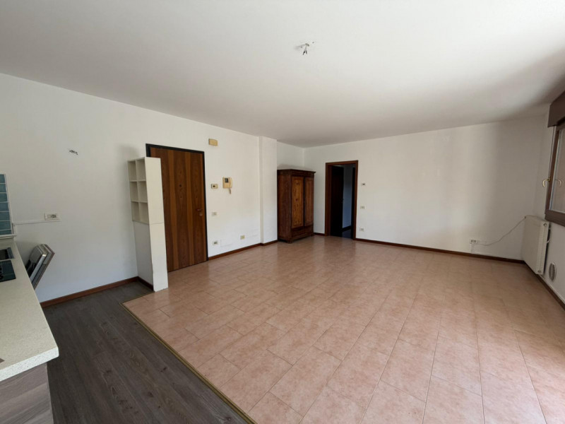 VIALE TRENTO

Inserito in un quartiere ben abitato della città e comoda ai servizi, vicino al cen...