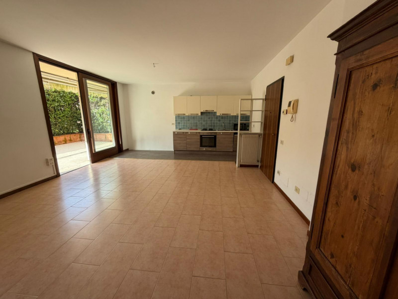 VIALE TRENTO

Inserito in un quartiere ben abitato della città e comoda ai servizi, vicino al cen...