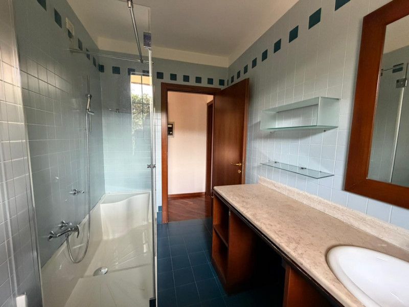 VIALE TRENTO

Inserito in un quartiere ben abitato della città e comoda ai servizi, vicino al cen...