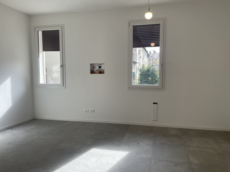 Zona Santa Bertilla-mercato nuovo : Appartamento bicamere di circa 95 mq completamente ristruttur...