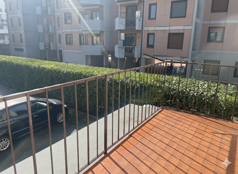 Scopri questo splendido appartamento bicamere situato nel cuore di Santa Bertilla. Completamente ...