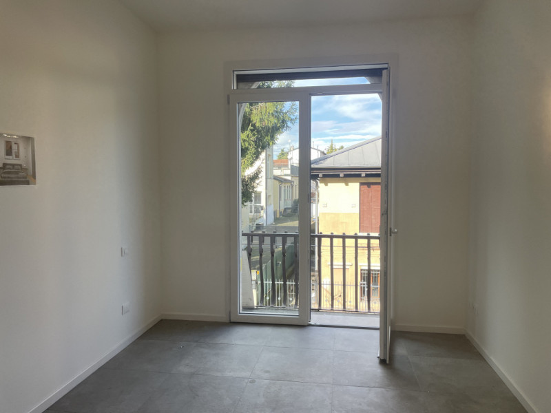 Scopri questo splendido appartamento bicamere situato nel cuore di Santa Bertilla. Completamente ...