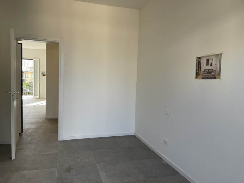 Scopri questo splendido appartamento bicamere situato nel cuore di Santa Bertilla. Completamente ...