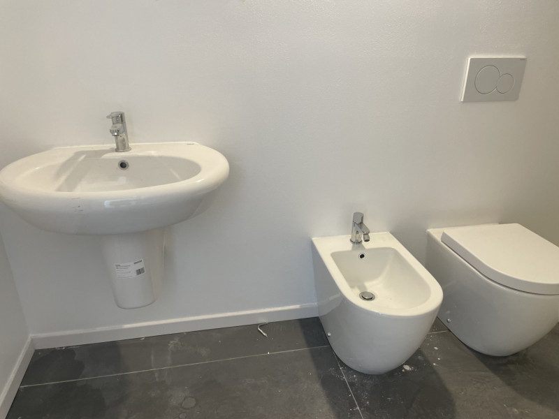 Scopri questo splendido appartamento bicamere situato nel cuore di Santa Bertilla. Completamente ...