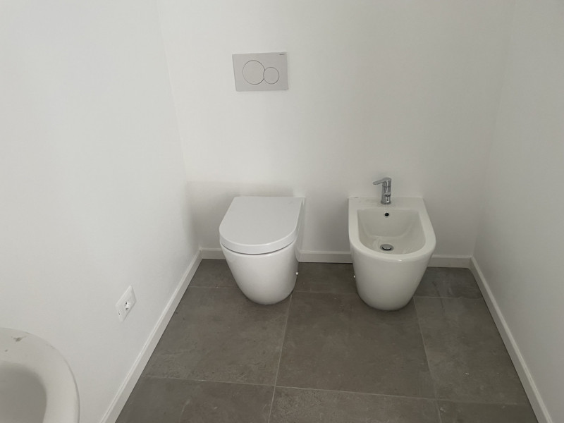 Scopri questo splendido appartamento bicamere situato nel cuore di Santa Bertilla. Completamente ...