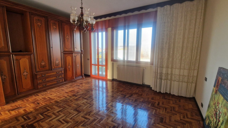 COME TORNARE A RESPIRARE CON QUESTA BIFAMILIARE!

La facevi anche tu da bambino quella cosa che d...