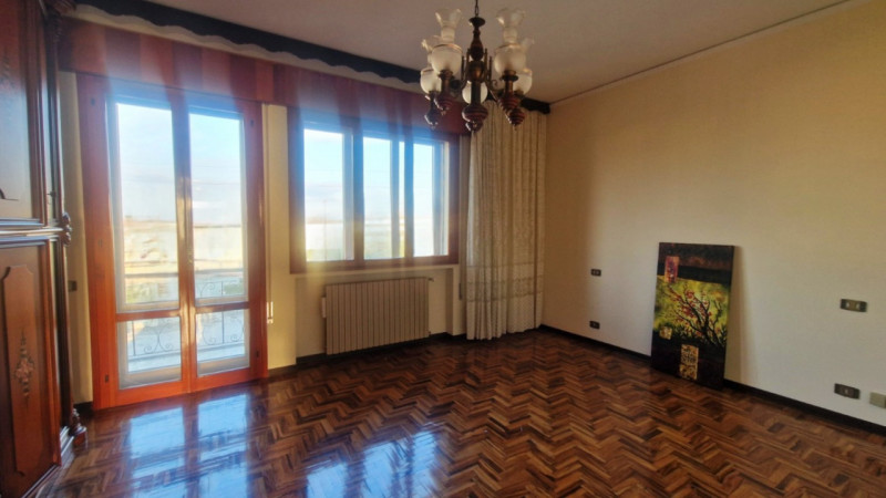 COME TORNARE A RESPIRARE CON QUESTA BIFAMILIARE!

La facevi anche tu da bambino quella cosa che d...