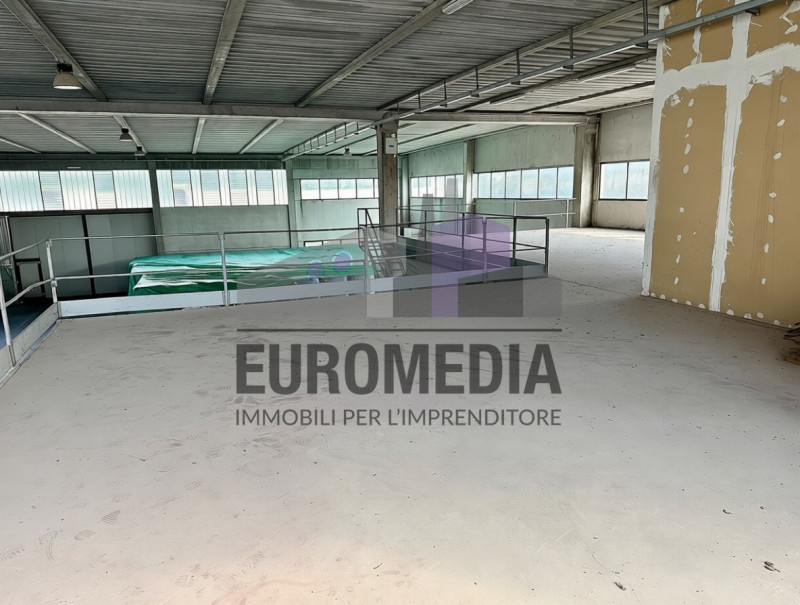 Per informazioni: 375.7062731

EUROMEDIA propone in vendita un interessante immobile a destinazio...