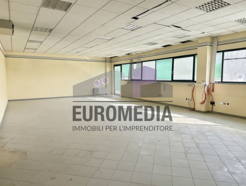 Per informazioni: 375.7062731

EUROMEDIA propone in vendita un interessante immobile a destinazio...