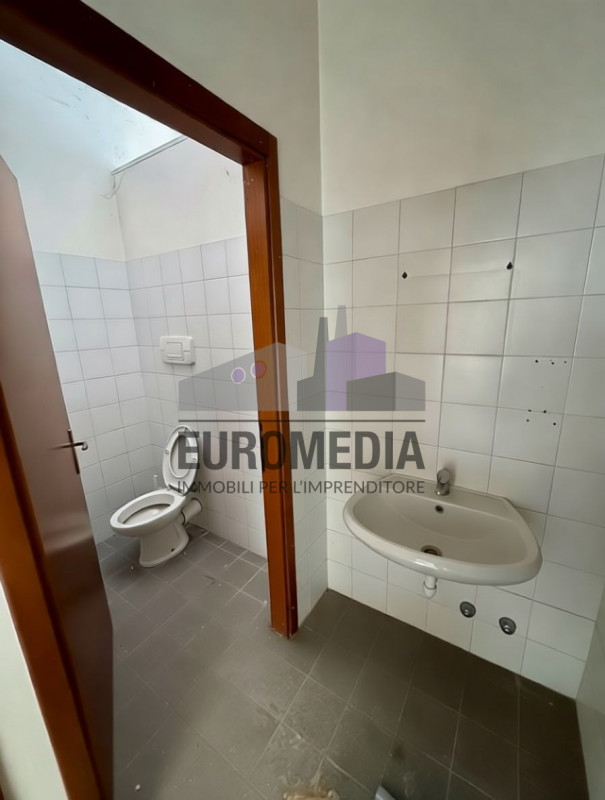 Per informazioni: 375.7062731

EUROMEDIA propone in vendita un interessante immobile a destinazio...