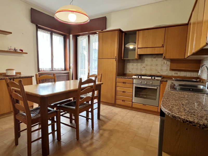 CASA SINGOLA CON AMPIO GIARDINO NEL CUORE DI SOVIZZO - RIF. 8353
In posizione centralissima a Sov...