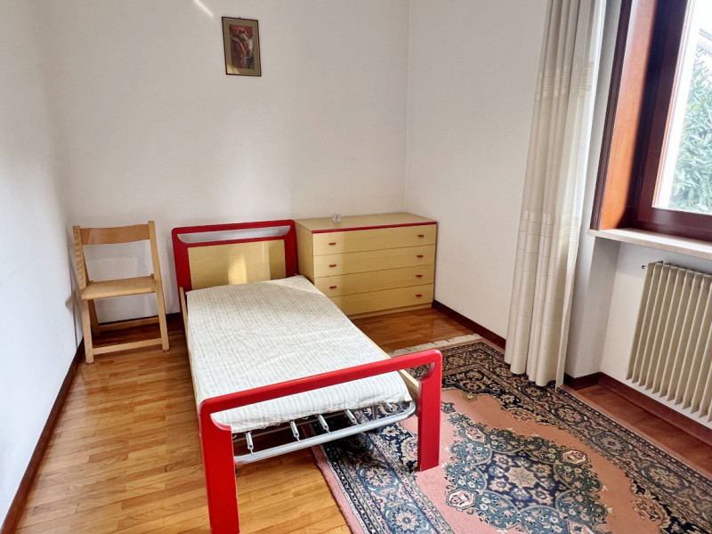 CASA SINGOLA CON AMPIO GIARDINO NEL CUORE DI SOVIZZO - RIF. 8353
In posizione centralissima a Sov...