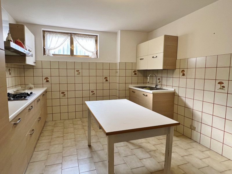 CASA SINGOLA CON AMPIO GIARDINO NEL CUORE DI SOVIZZO - RIF. 8353
In posizione centralissima a Sov...