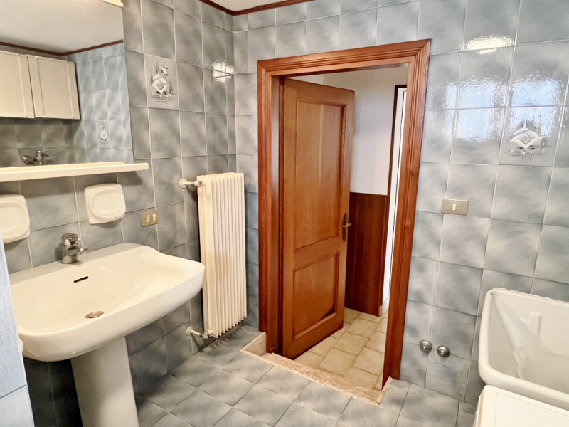 CASA SINGOLA CON AMPIO GIARDINO NEL CUORE DI SOVIZZO - RIF. 8353
In posizione centralissima a Sov...