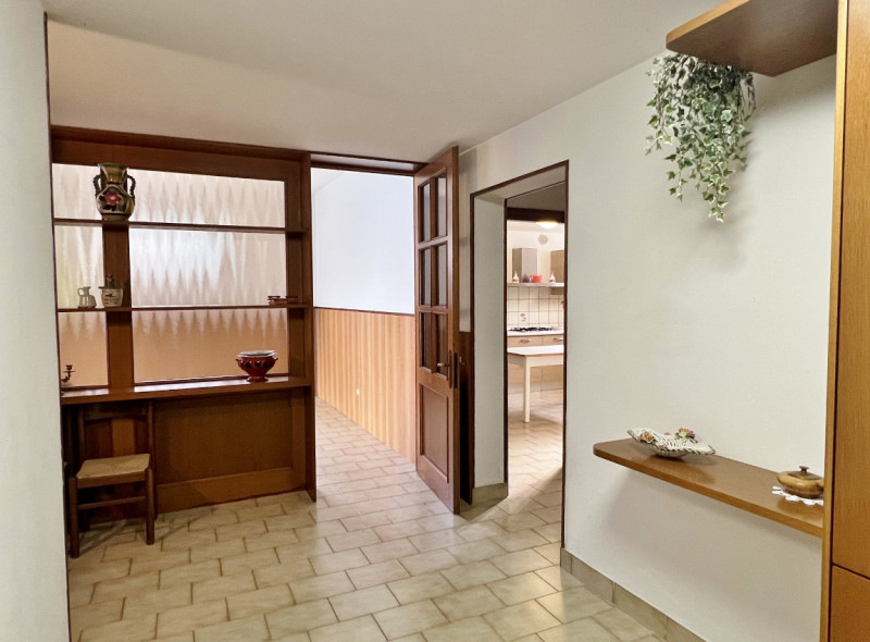 CASA SINGOLA CON AMPIO GIARDINO NEL CUORE DI SOVIZZO - RIF. 8353
In posizione centralissima a Sov...