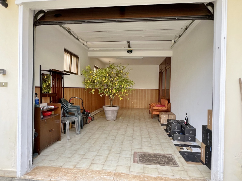 CASA SINGOLA CON AMPIO GIARDINO NEL CUORE DI SOVIZZO - RIF. 8353
In posizione centralissima a Sov...