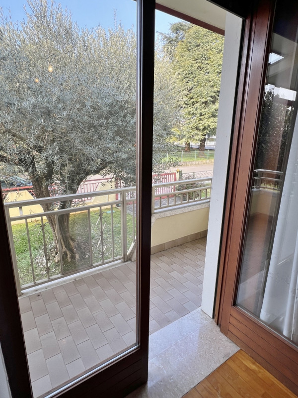 CASA SINGOLA CON AMPIO GIARDINO NEL CUORE DI SOVIZZO - RIF. 8353
In posizione centralissima a Sov...