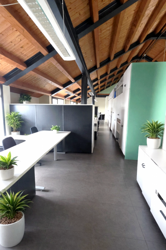 Scopri un'opportunità unica di affittare un ampio ufficio situato nel cuore della zona Vicenza Ov...