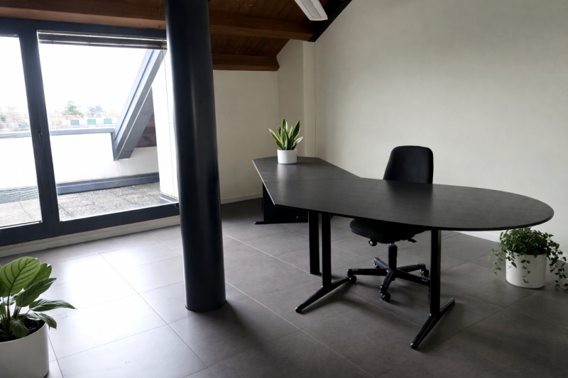 Scopri un'opportunità unica di affittare un ampio ufficio situato nel cuore della zona Vicenza Ov...