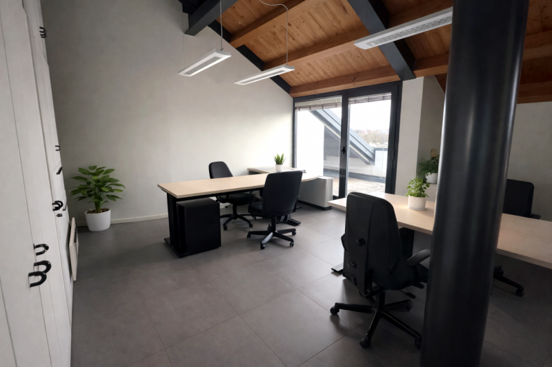 Scopri un'opportunità unica di affittare un ampio ufficio situato nel cuore della zona Vicenza Ov...