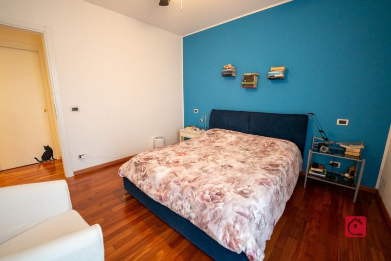 Splendida villa trifamiliare di recente costruzione inserita in esclusivo quartiere residenziale,...