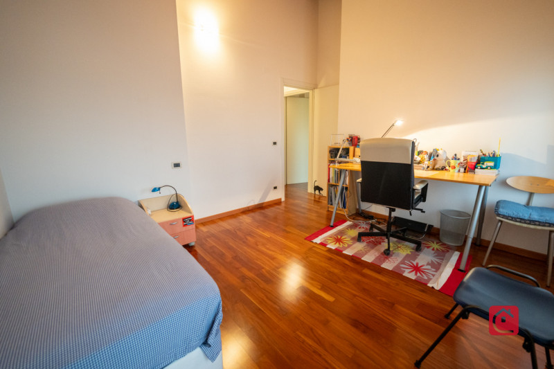 Splendida villa trifamiliare di recente costruzione inserita in esclusivo quartiere residenziale,...