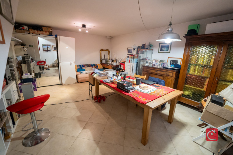 Splendida villa trifamiliare di recente costruzione inserita in esclusivo quartiere residenziale,...