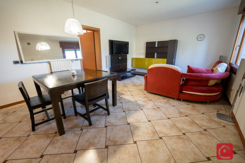 Introvabile appartamento con giardino ed ingresso indipendente in palazzina di sole 4 unità abita...