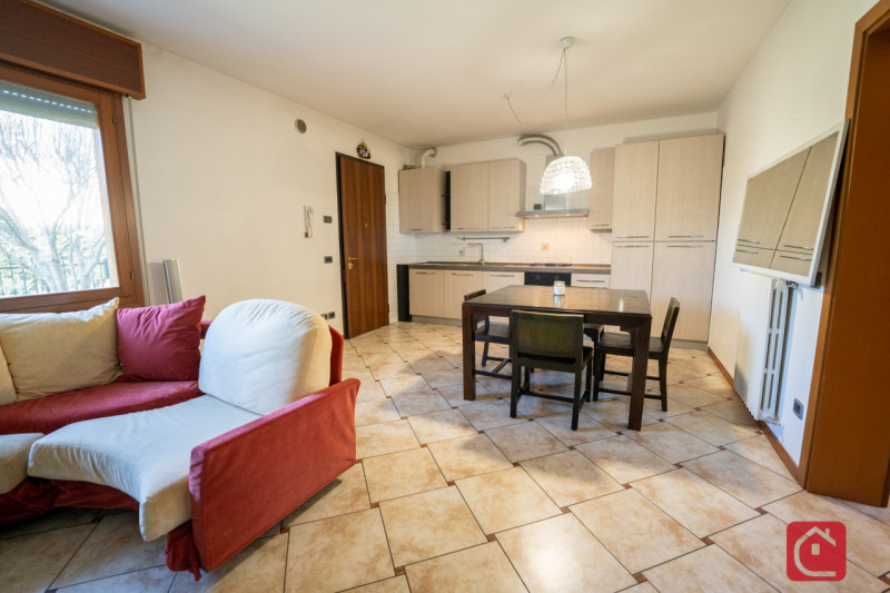 Introvabile appartamento con giardino ed ingresso indipendente in palazzina di sole 4 unità abita...