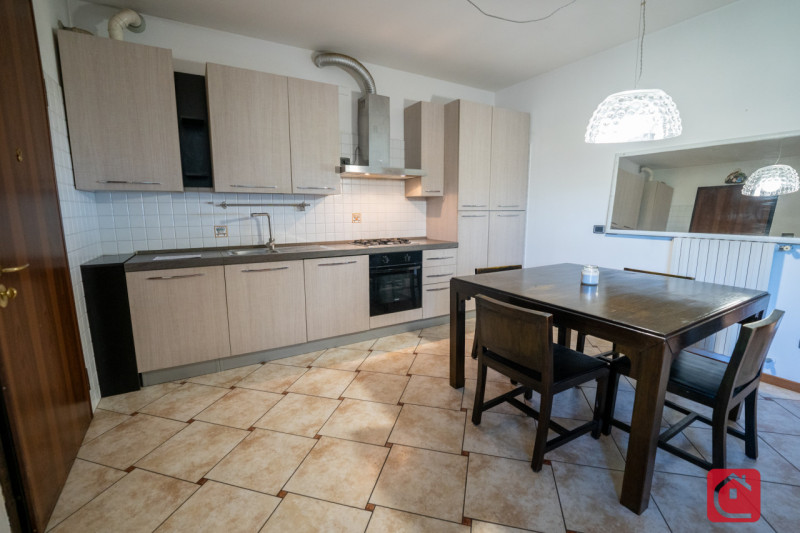 Introvabile appartamento con giardino ed ingresso indipendente in palazzina di sole 4 unità abita...