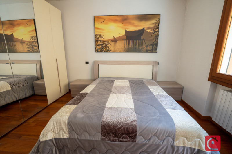 Introvabile appartamento con giardino ed ingresso indipendente in palazzina di sole 4 unità abita...