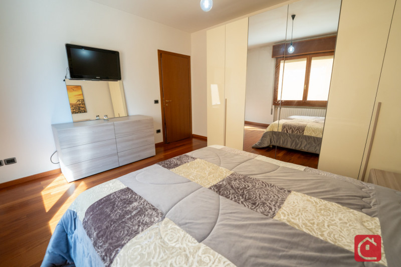 Introvabile appartamento con giardino ed ingresso indipendente in palazzina di sole 4 unità abita...