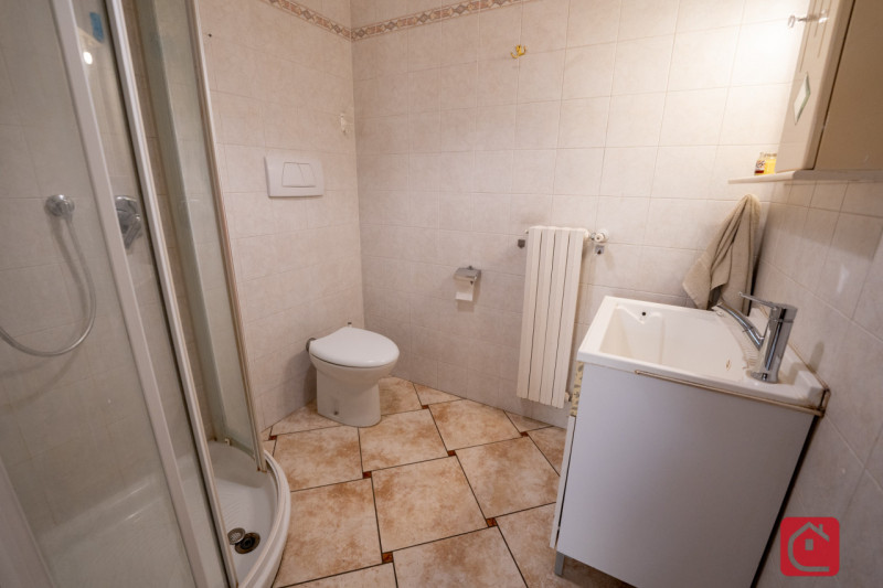 Introvabile appartamento con giardino ed ingresso indipendente in palazzina di sole 4 unità abita...