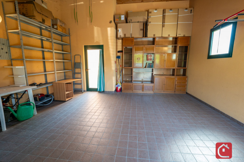 Introvabile appartamento con giardino ed ingresso indipendente in palazzina di sole 4 unità abita...