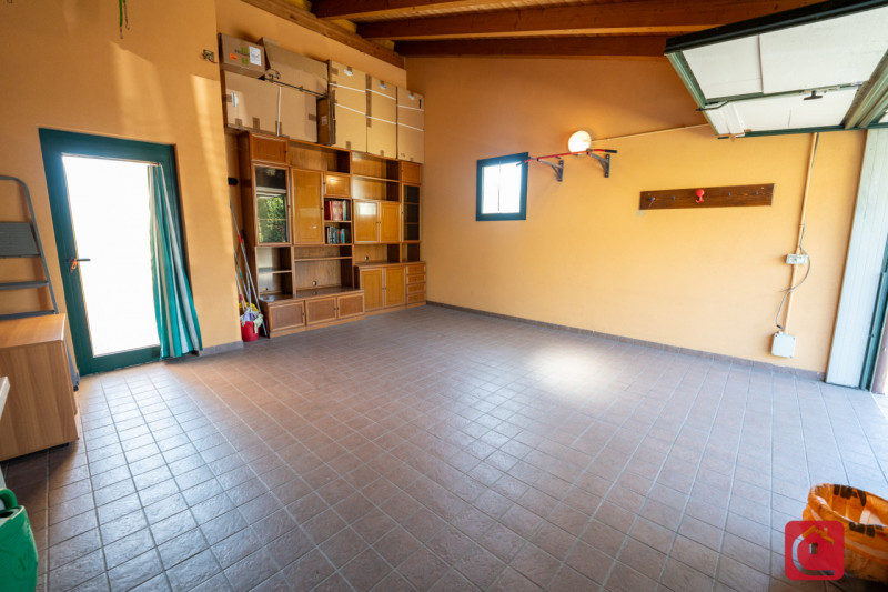 Introvabile appartamento con giardino ed ingresso indipendente in palazzina di sole 4 unità abita...