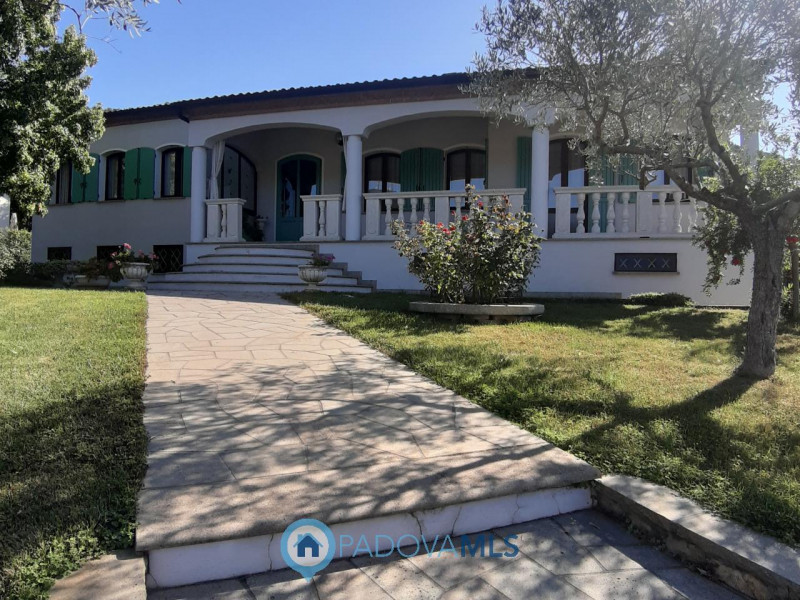 BAONE VENDESI VILLA SINGOLA CON GIARDINO

Immobile in esclusiva al Gruppo Padova MLS

Nel suggest...