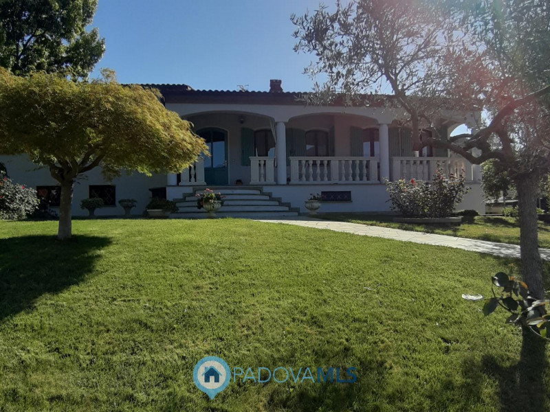 BAONE VENDESI VILLA SINGOLA CON GIARDINO

Immobile in esclusiva al Gruppo Padova MLS

Nel suggest...