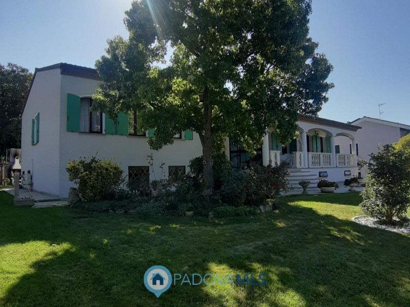 BAONE VENDESI VILLA SINGOLA CON GIARDINO

Immobile in esclusiva al Gruppo Padova MLS

Nel suggest...