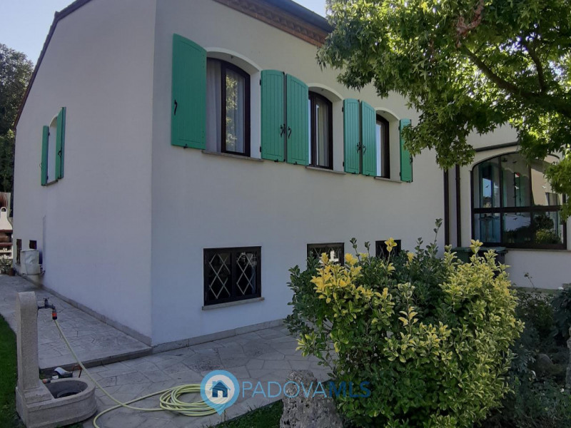 BAONE VENDESI VILLA SINGOLA CON GIARDINO

Immobile in esclusiva al Gruppo Padova MLS

Nel suggest...