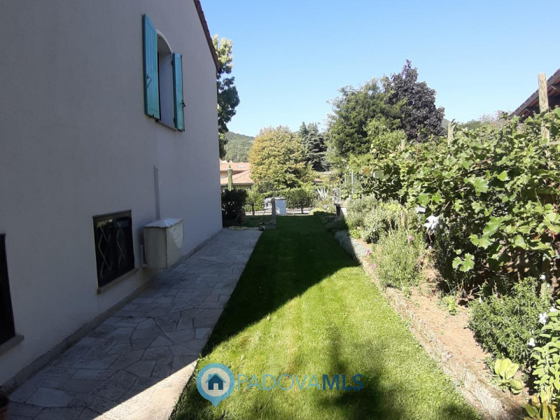 BAONE VENDESI VILLA SINGOLA CON GIARDINO

Immobile in esclusiva al Gruppo Padova MLS

Nel suggest...