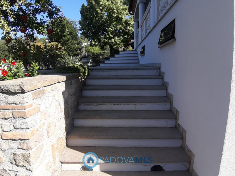 BAONE VENDESI VILLA SINGOLA CON GIARDINO

Immobile in esclusiva al Gruppo Padova MLS

Nel suggest...