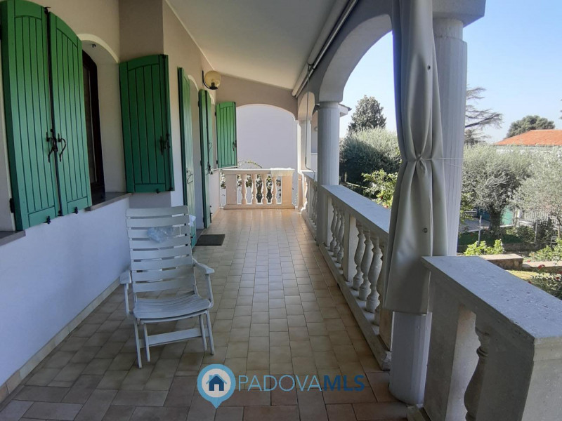 BAONE VENDESI VILLA SINGOLA CON GIARDINO

Immobile in esclusiva al Gruppo Padova MLS

Nel suggest...