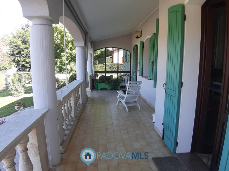 BAONE VENDESI VILLA SINGOLA CON GIARDINO

Immobile in esclusiva al Gruppo Padova MLS

Nel suggest...
